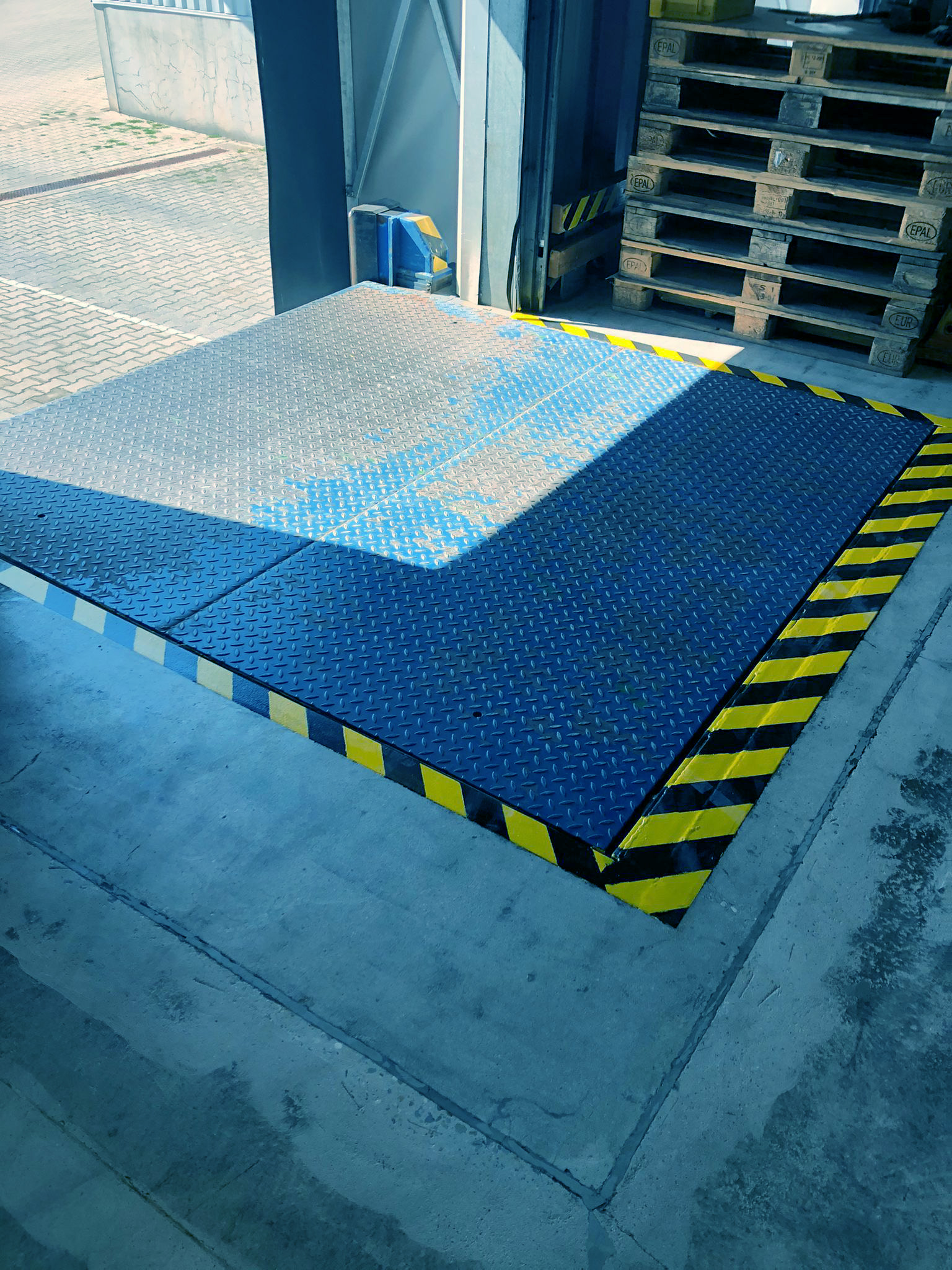 lagerbereich-sperrbereich-markierung-blau